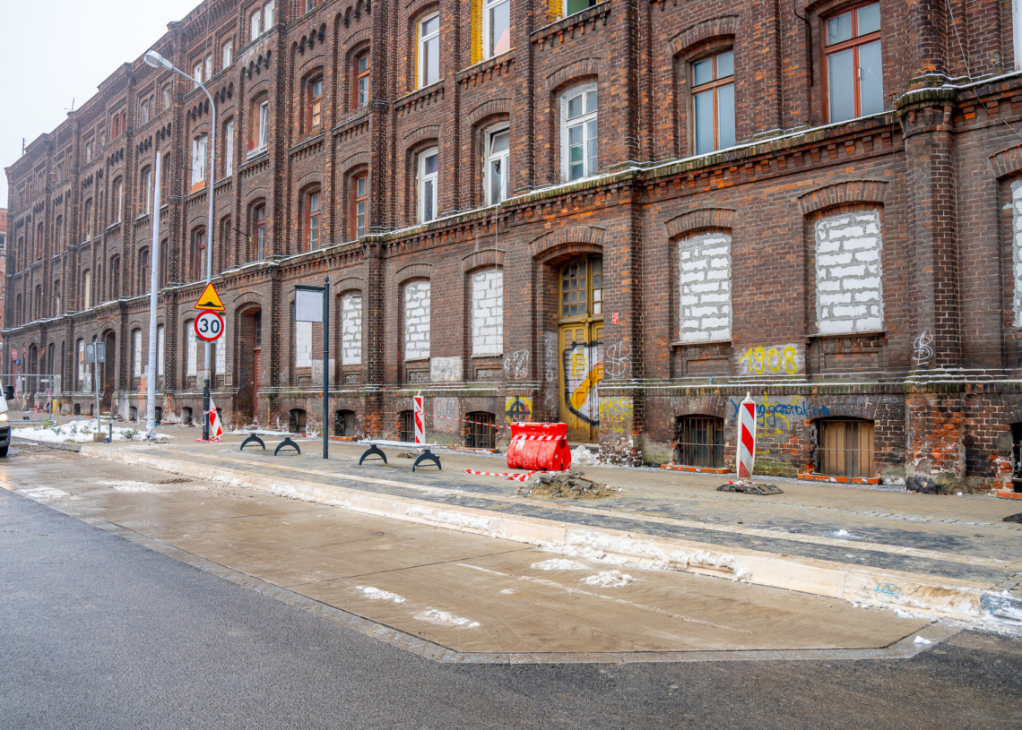 Przebudowa Ogrodowej. Dopiero w połowie grudnia mają się zacząć odbiory, a remont miał się zakończyć w listopadzie