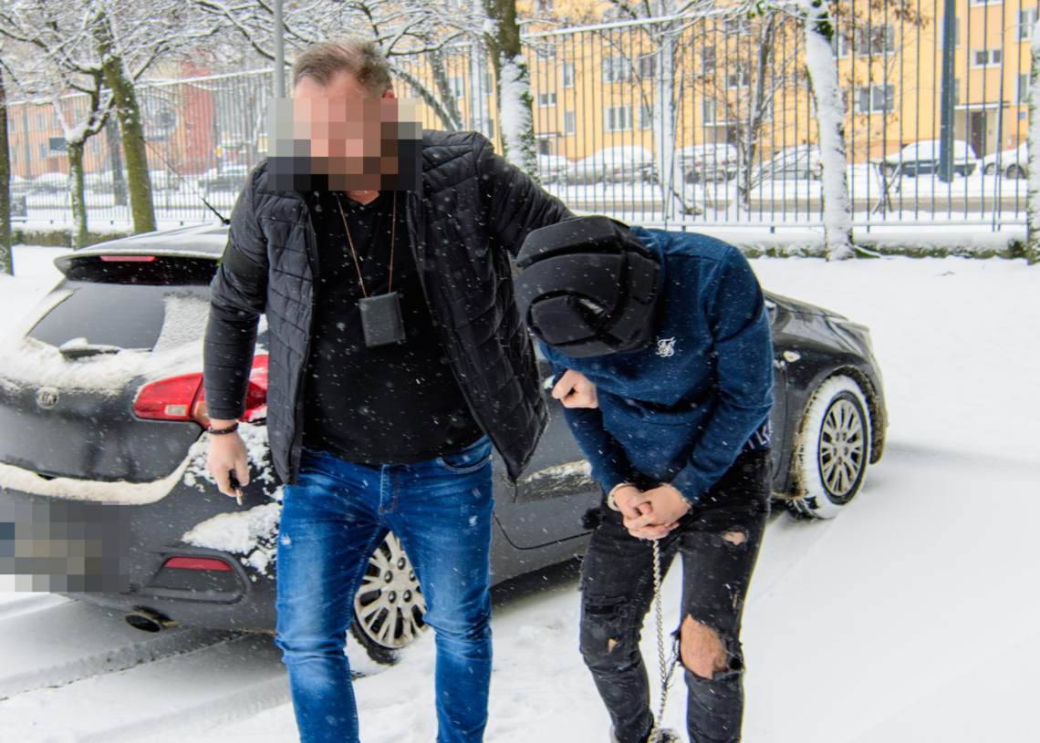 21-latek podejrzany o zabójstwo babci doprowadzony na przesłuchanie w prokuraturze