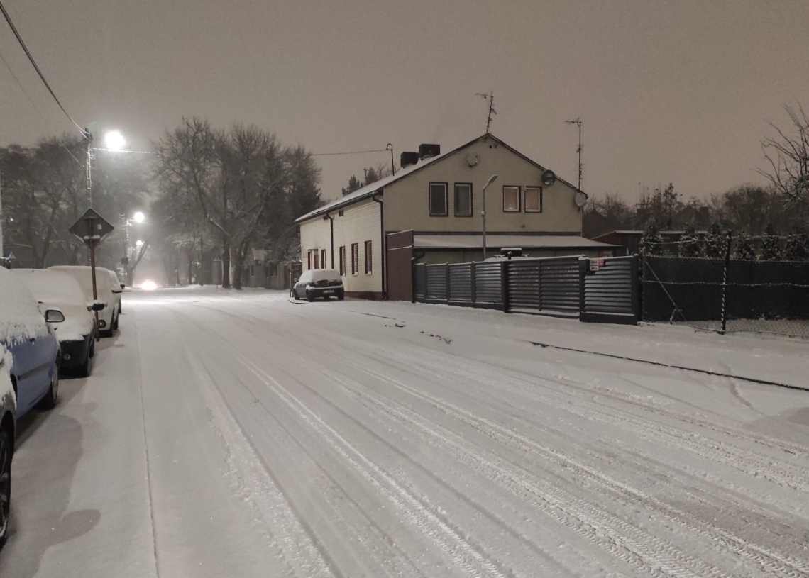 Sporo śniegu i ślisko na drogach w Łódzkiem