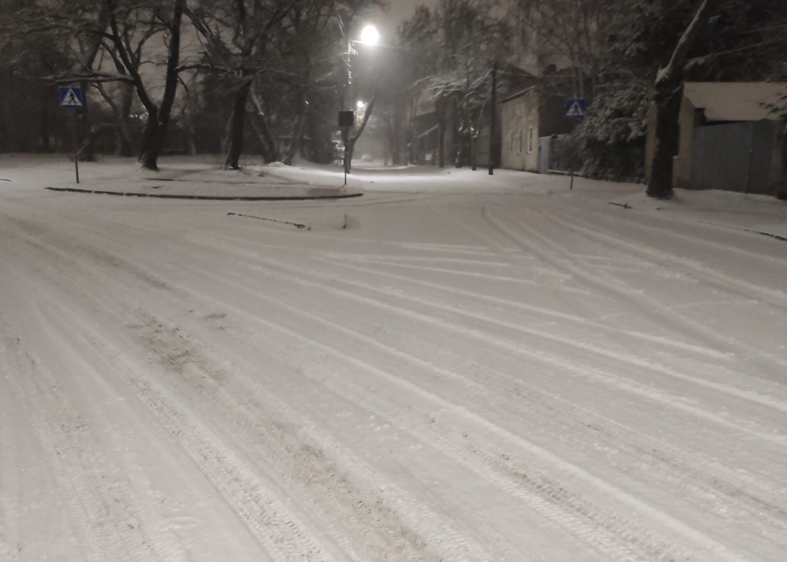 Sporo śniegu i ślisko na drogach w Łódzkiem