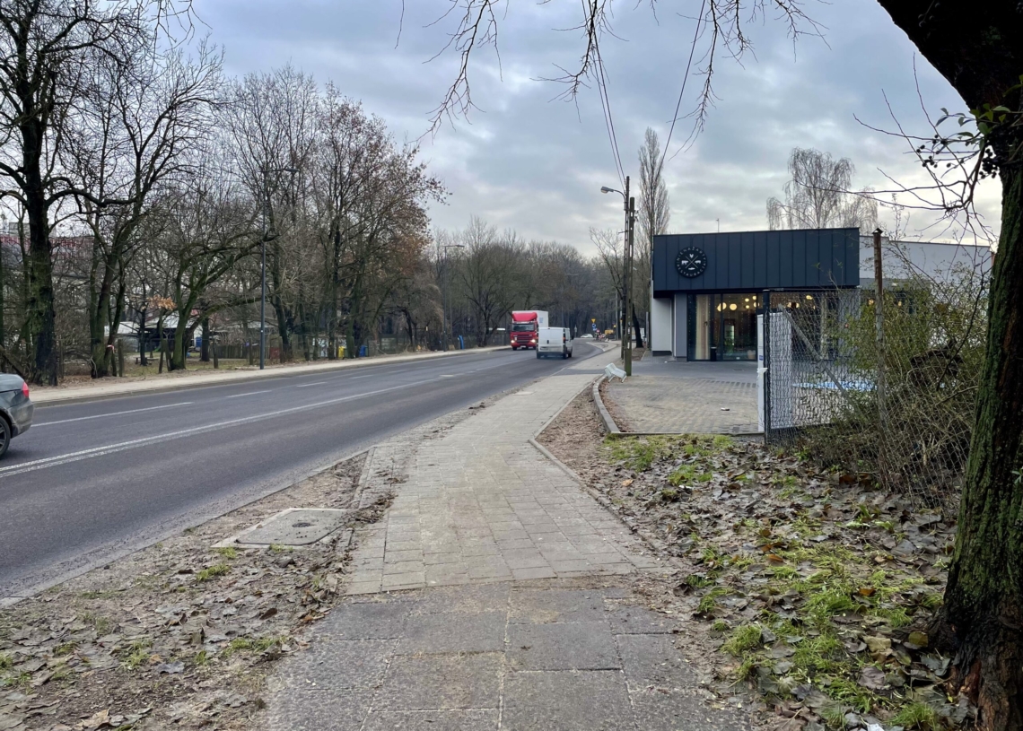 Modernizacja Krakowskiej dobiega końca, a na Śmigłego-Rydza nadal nie ma asfaltu na drugiej nitce [ZDJĘCIA + WIDEO]