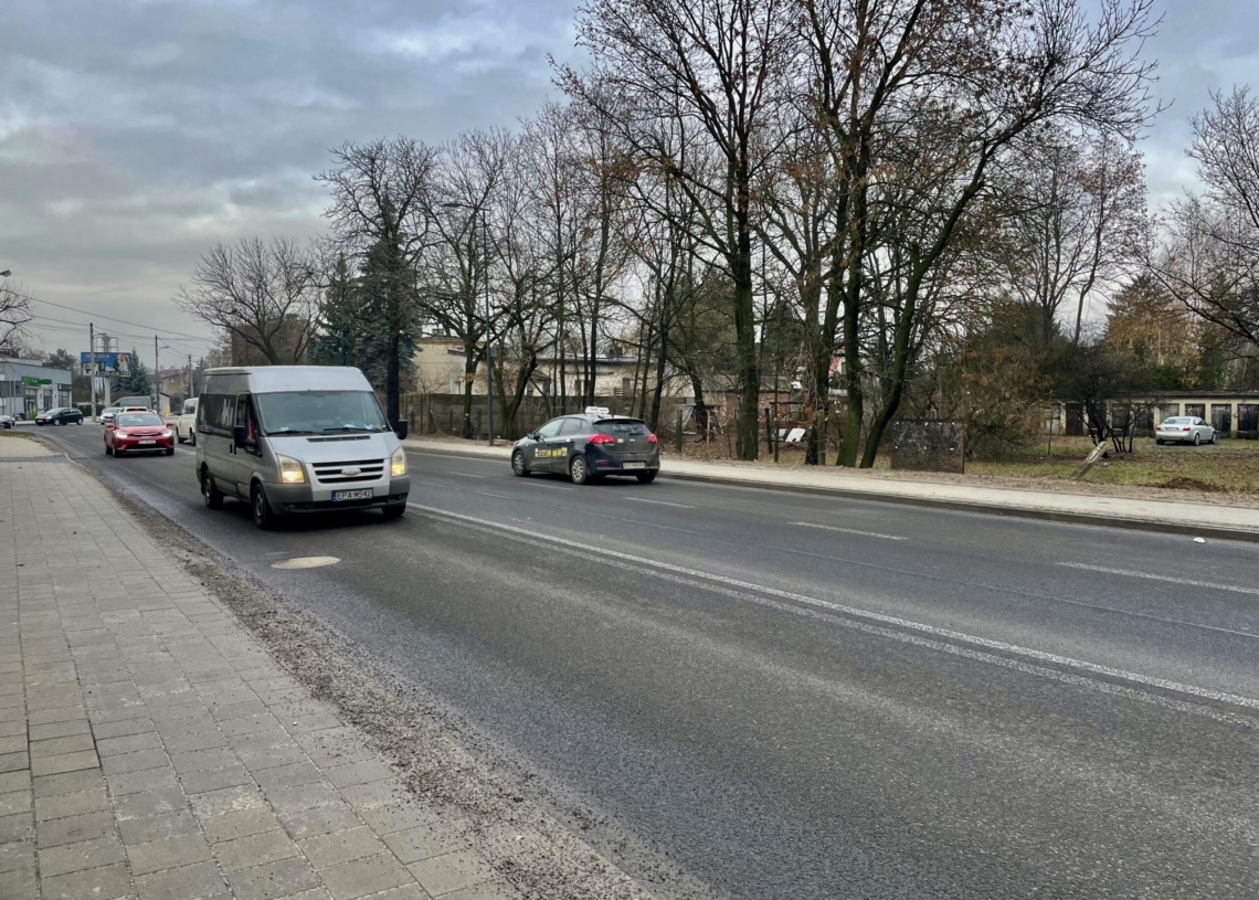 Modernizacja Krakowskiej dobiega końca, a na Śmigłego-Rydza nadal nie ma asfaltu na drugiej nitce [ZDJĘCIA + WIDEO]