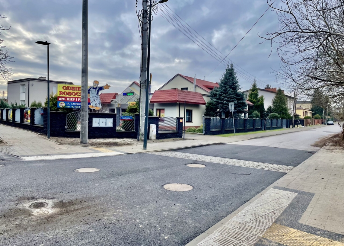 Modernizacja Krakowskiej dobiega końca, a na Śmigłego-Rydza nadal nie ma asfaltu na drugiej nitce [ZDJĘCIA + WIDEO]