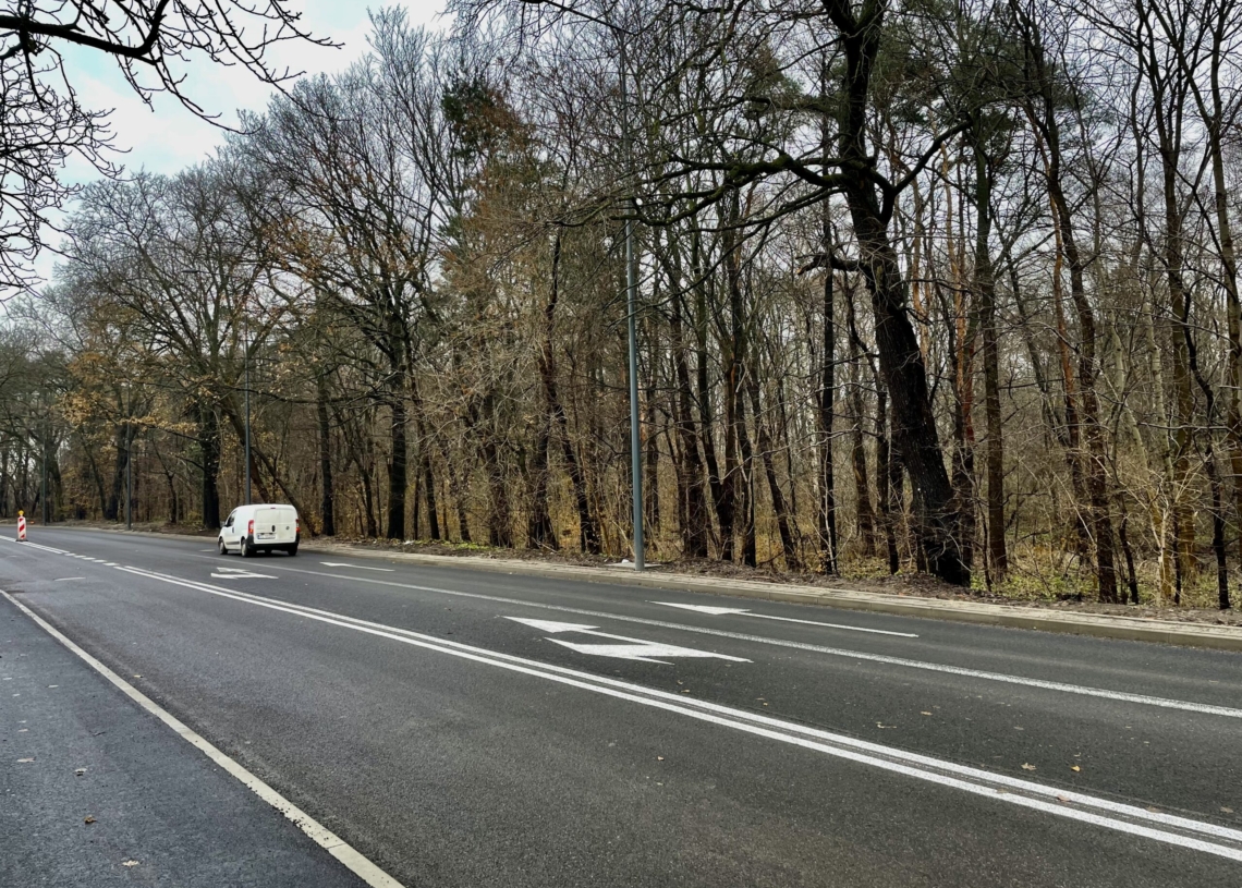 Modernizacja Krakowskiej dobiega końca, a na Śmigłego-Rydza nadal nie ma asfaltu na drugiej nitce [ZDJĘCIA + WIDEO]