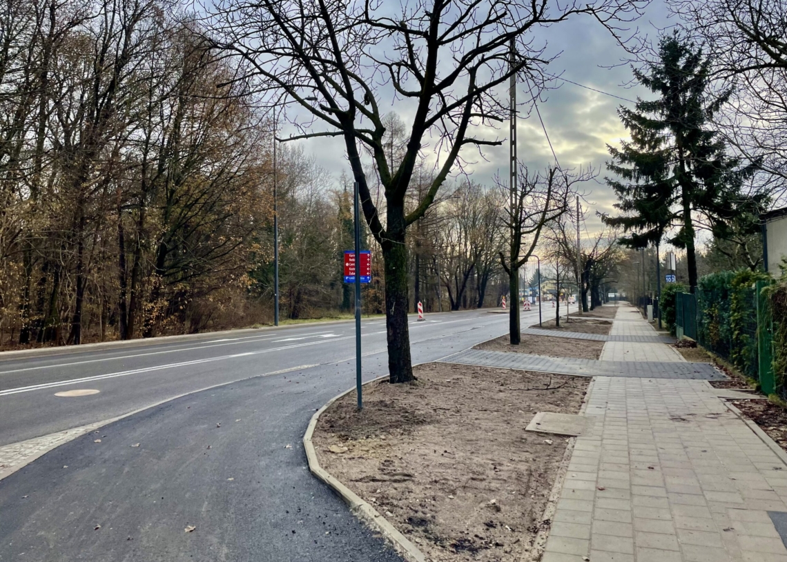 Modernizacja Krakowskiej dobiega końca, a na Śmigłego-Rydza nadal nie ma asfaltu na drugiej nitce [ZDJĘCIA + WIDEO]