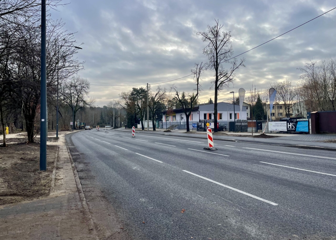 Modernizacja Krakowskiej dobiega końca, a na Śmigłego-Rydza nadal nie ma asfaltu na drugiej nitce [ZDJĘCIA + WIDEO]