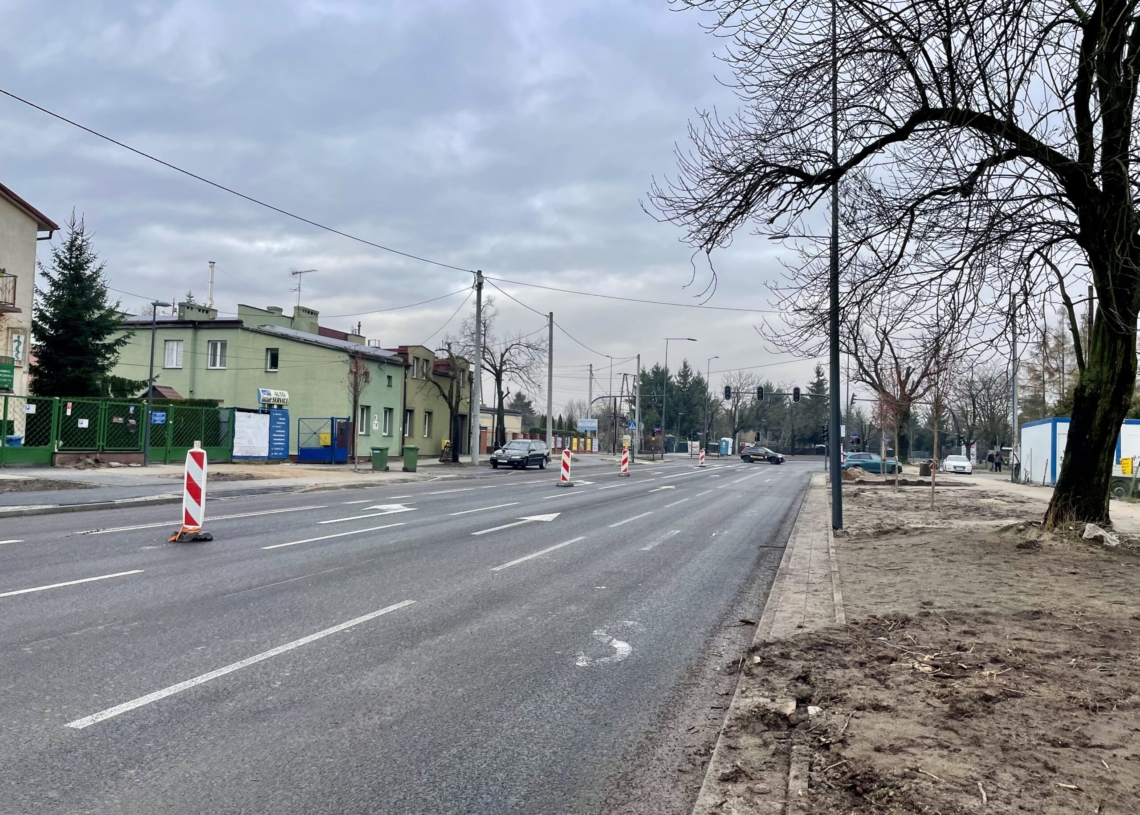Modernizacja Krakowskiej dobiega końca, a na Śmigłego-Rydza nadal nie ma asfaltu na drugiej nitce [ZDJĘCIA + WIDEO]