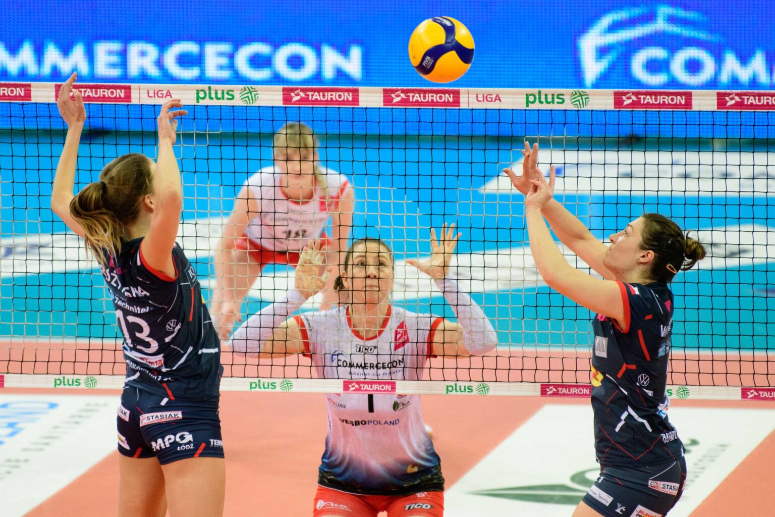 LKS Commercecon vs Grot Budowlani derby.16