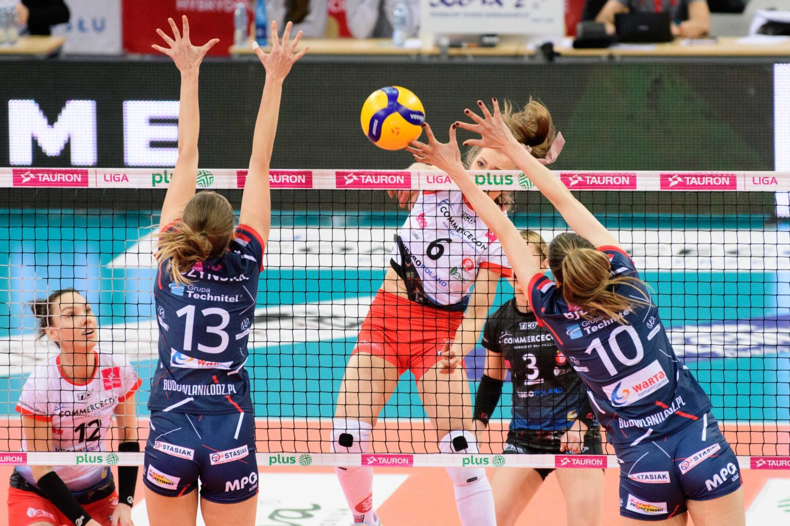 LKS Commercecon vs Grot Budowlani derby.19