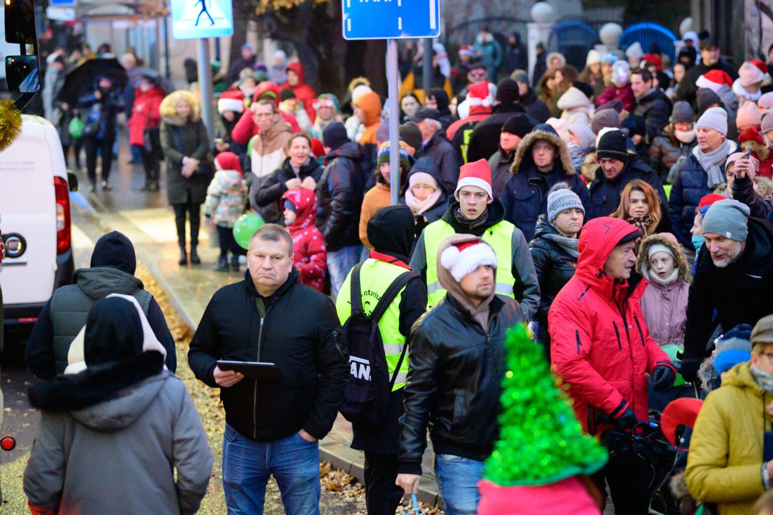 Jarmark bożonarodzeniowy i świąteczna parada w Pabianicach | 2023-12-17
