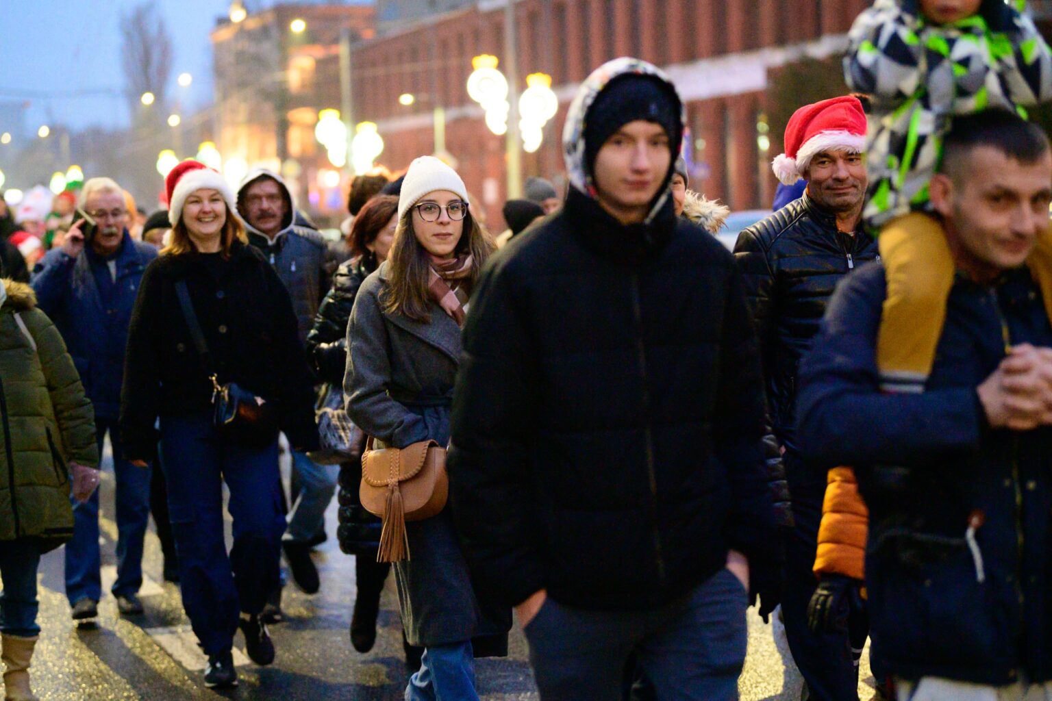 Jarmark bożonarodzeniowy i świąteczna parada w Pabianicach | 2023-12-17