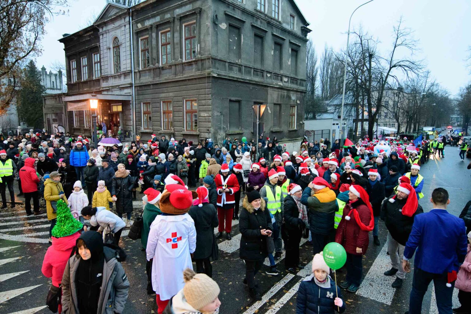 Jarmark bożonarodzeniowy i świąteczna parada w Pabianicach | 2023-12-17
