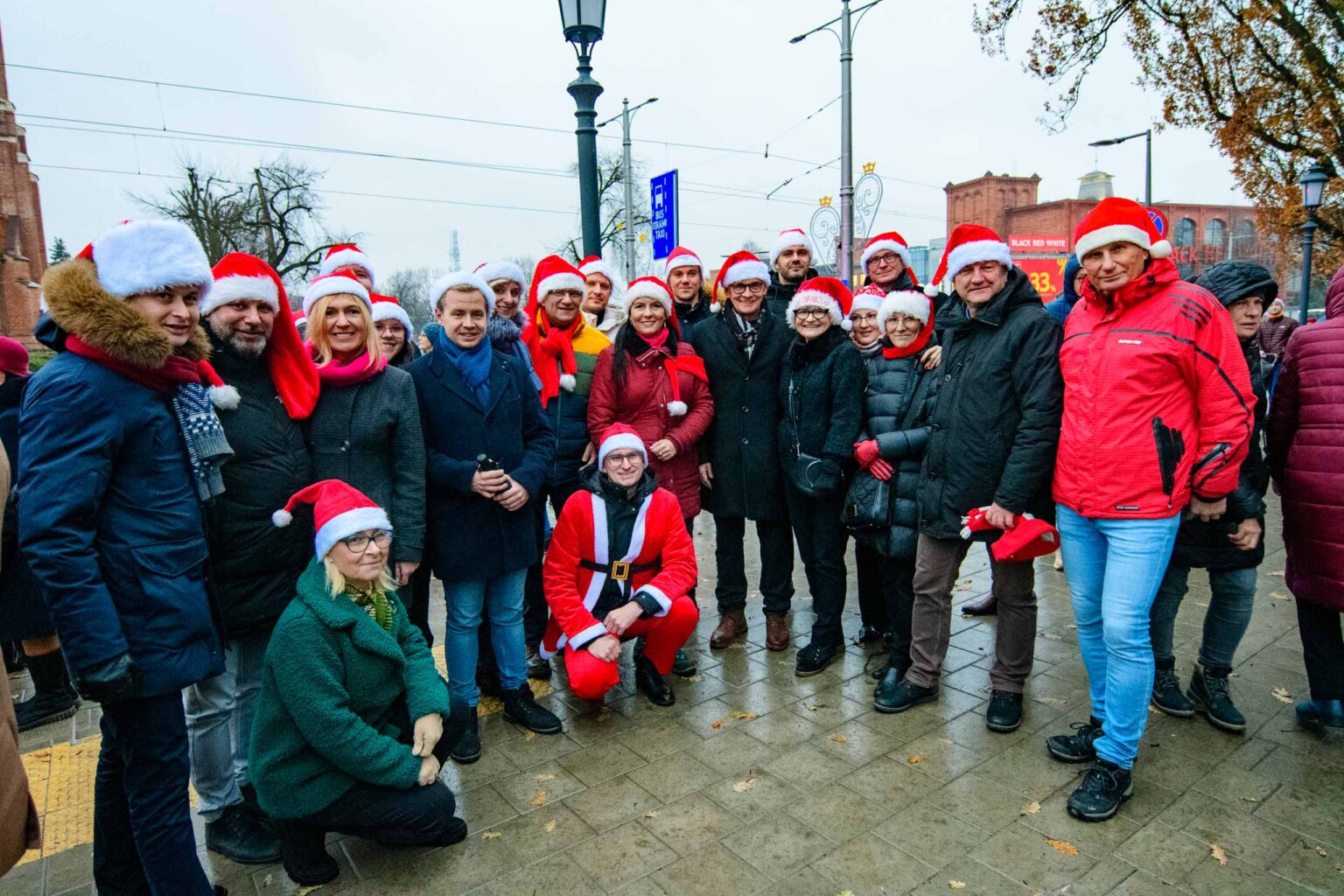 Jarmark bożonarodzeniowy i świąteczna parada w Pabianicach | 2023-12-17