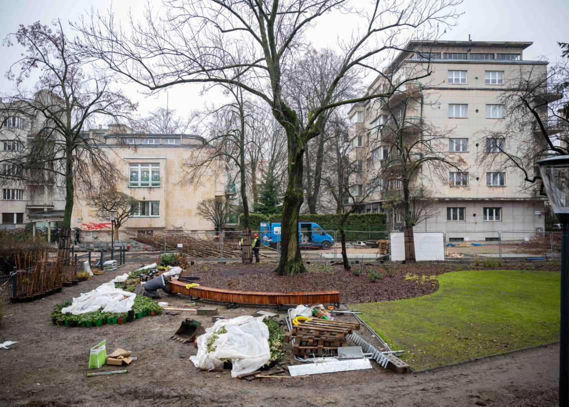 Przebudowa pl. Komuny Paryskiej – rozpoczęło się układanie podbudowy pod nową drogę