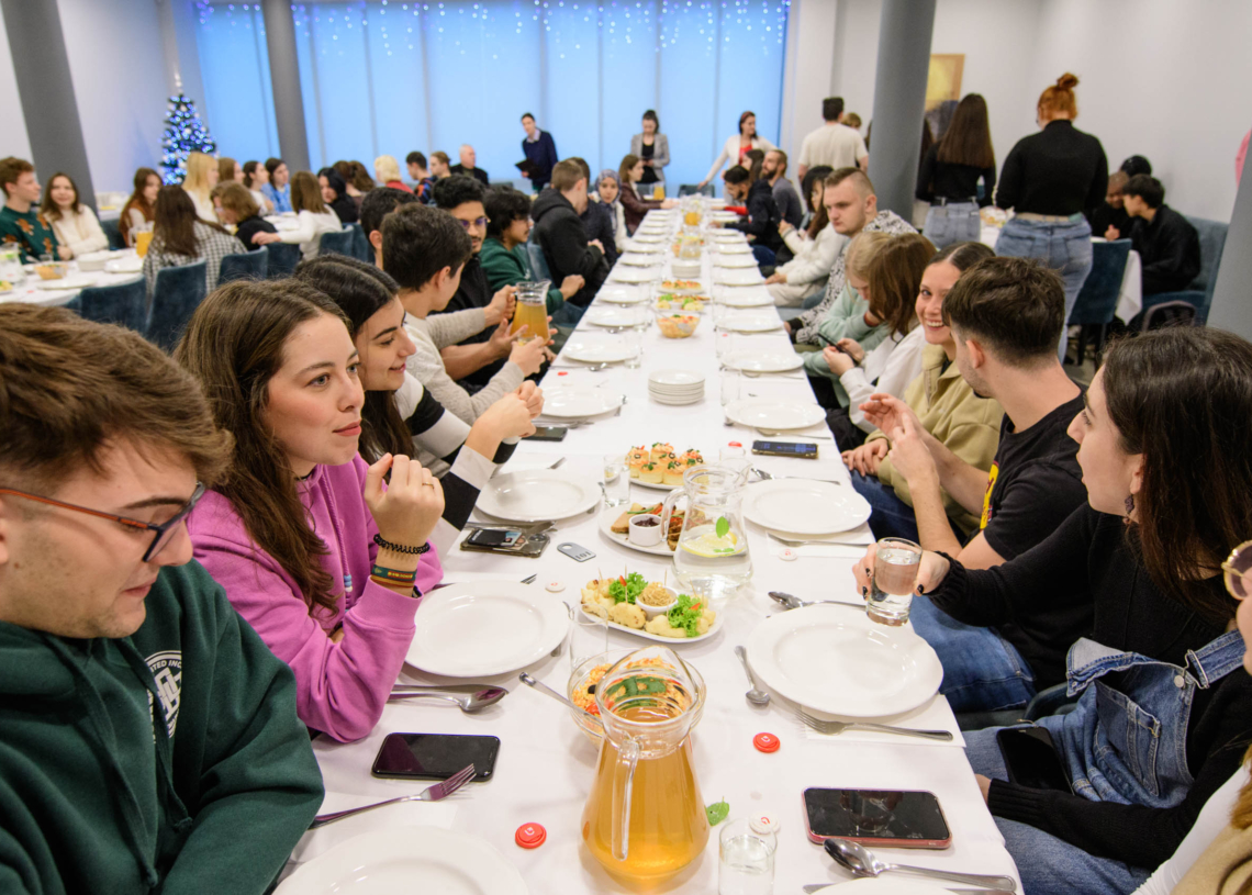 Obiad wigilijny dla zagranicznych studentów Uniwersytetu Łódzkiego