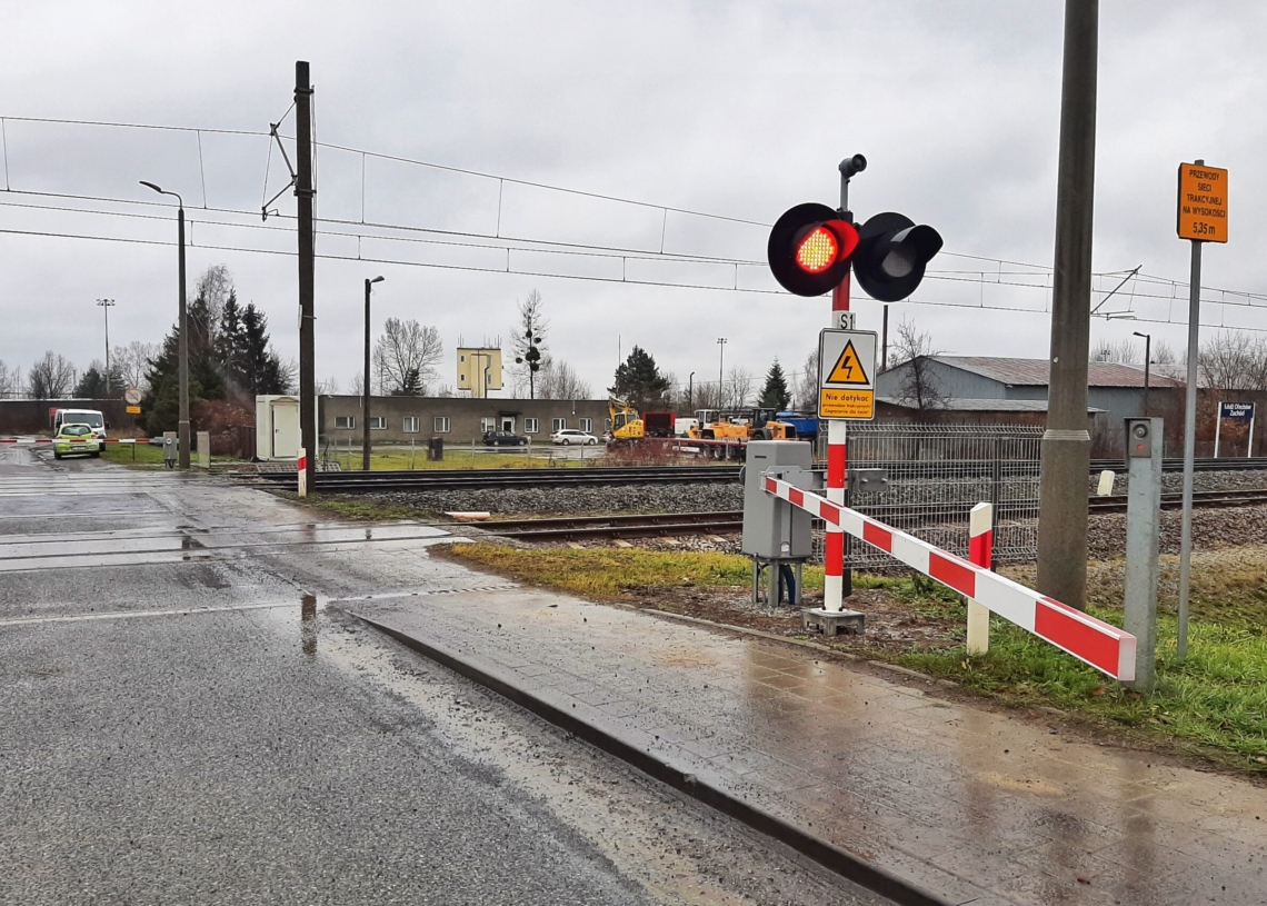 Wyłamanie rogatek na przejeździe kolejowym