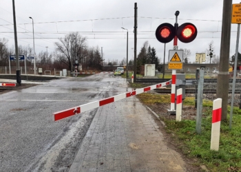 Wyłamanie rogatek na przejeździe kolejowym