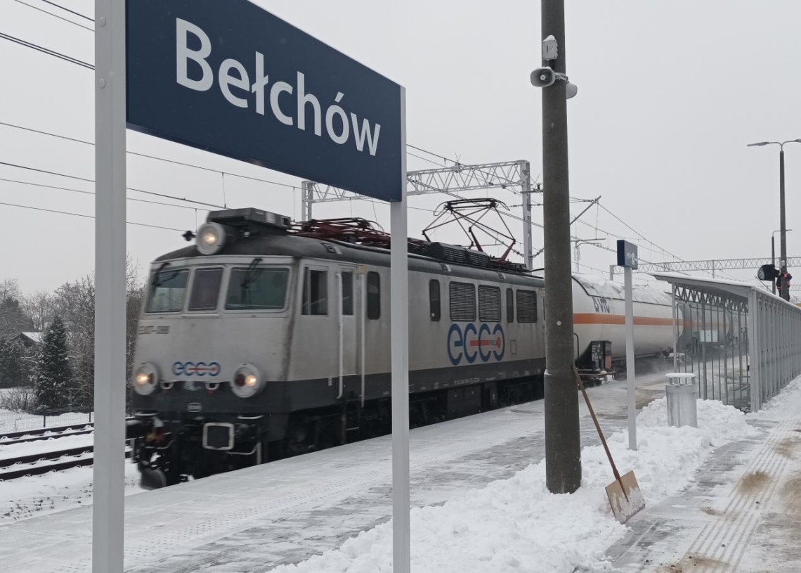 Stacja kolejowa w Bełchowie