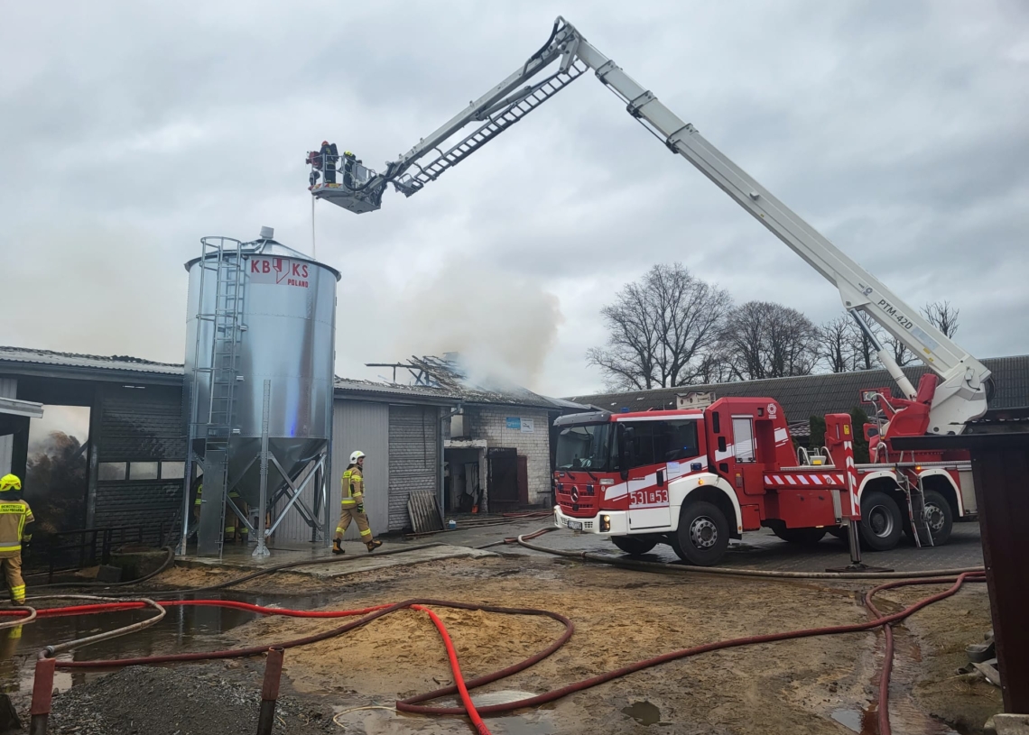 Pożar w miejscowości Rybnik w powiecie sieradzkim. Cztery osoby poszkodowane