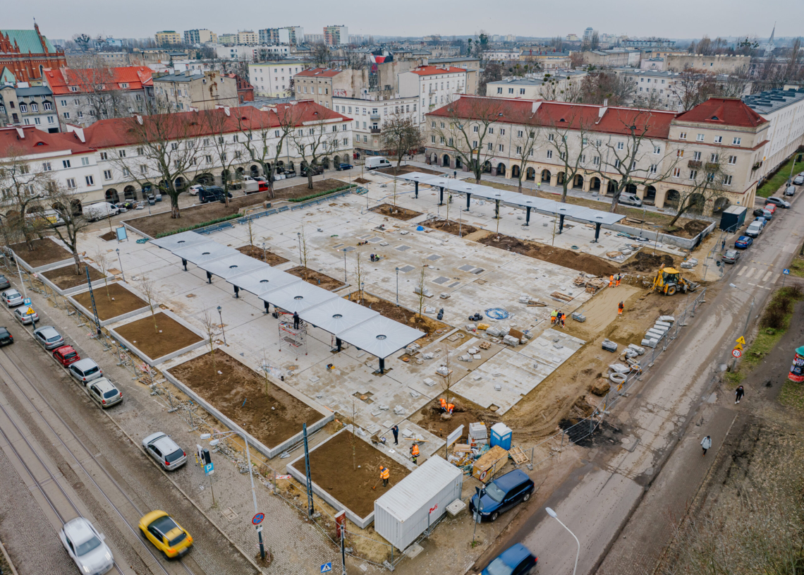 Modernizacja Starego Rynku dobiega końca. W Parku Staromiejskim też jeszcze trwają prace