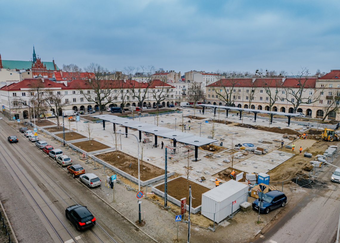 Modernizacja Starego Rynku dobiega końca. W Parku Staromiejskim też jeszcze trwają prace