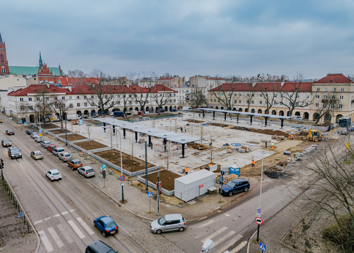 Modernizacja Starego Rynku dobiega końca. W Parku Staromiejskim też jeszcze trwają prace