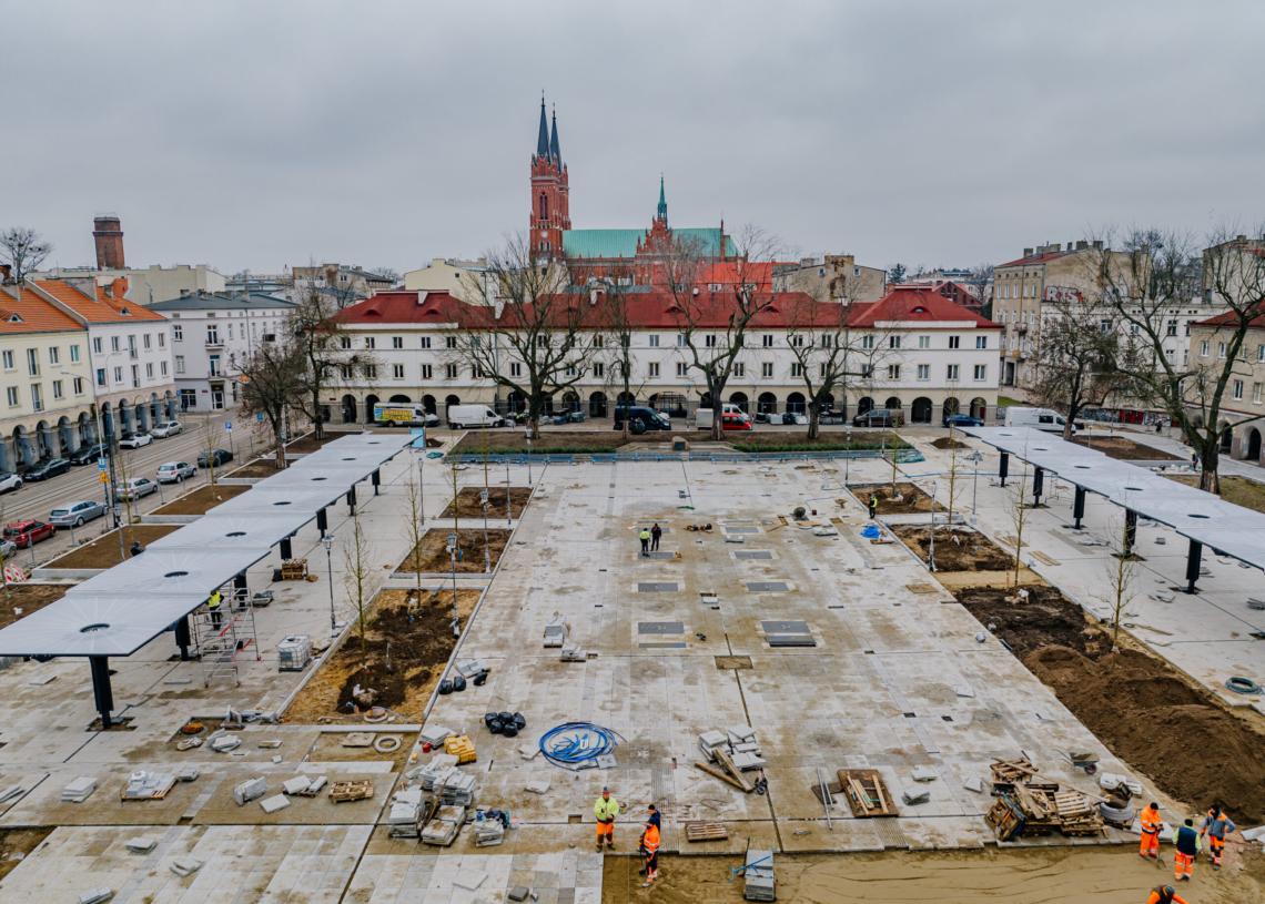 Modernizacja Starego Rynku dobiega końca. W Parku Staromiejskim też jeszcze trwają prace