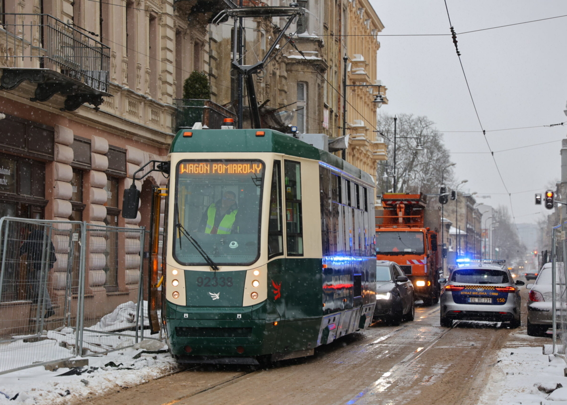 Modernizacja placu Wolności. Test nowego torowiska