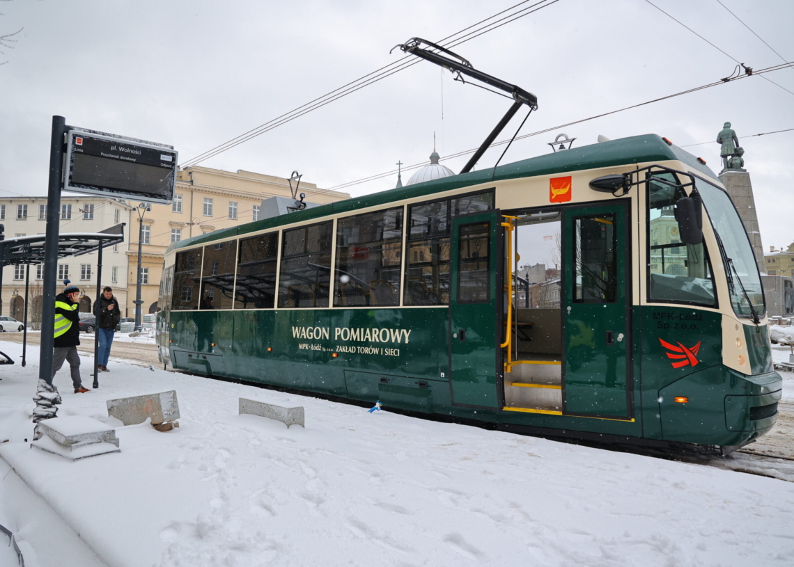 Modernizacja placu Wolności. Test nowego torowiska