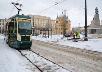 Po placu Wolności przejechał wagon techniczny