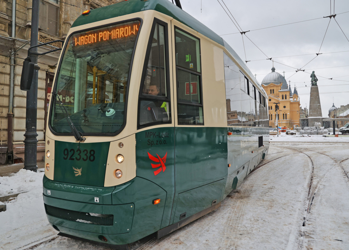Modernizacja placu Wolności. Test nowego torowiska
