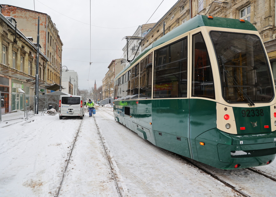 Modernizacja placu Wolności. Test nowego torowiska