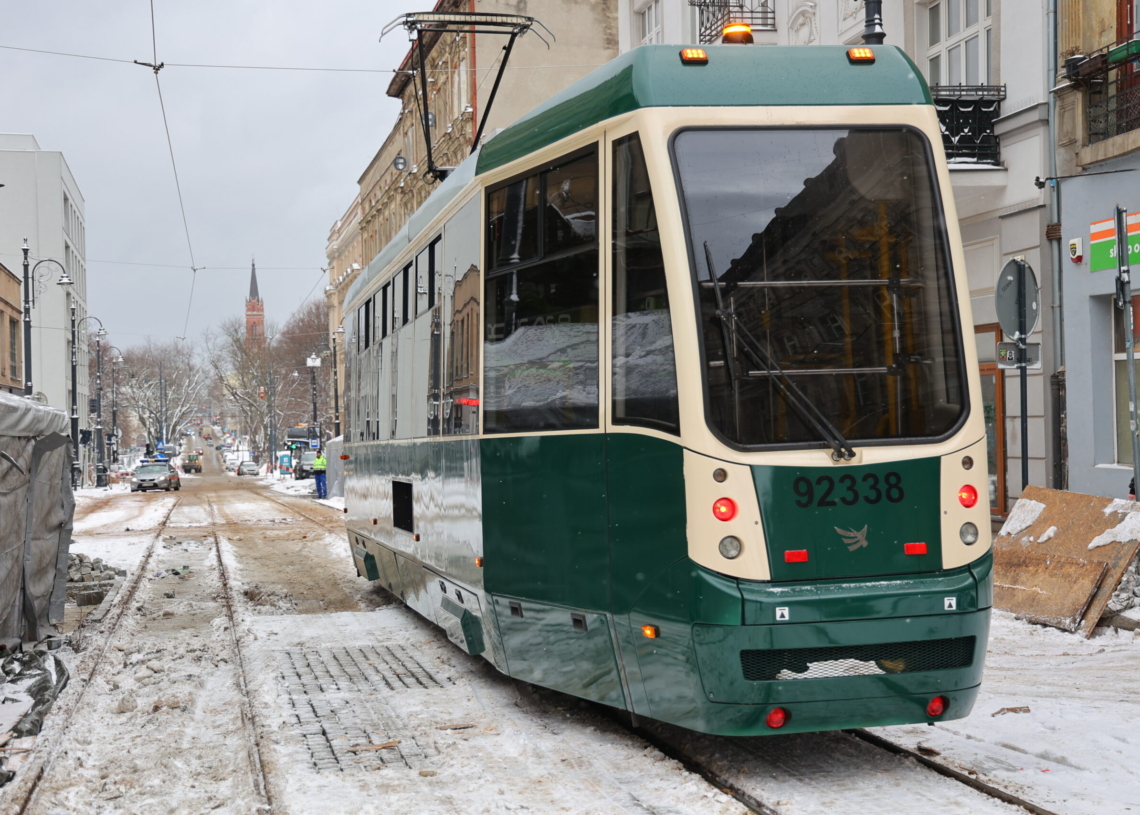 Modernizacja placu Wolności. Test nowego torowiska