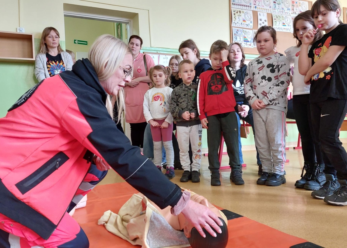Szkolenie z pierwszej pomocy w sieradzkim sztabie WOŚP