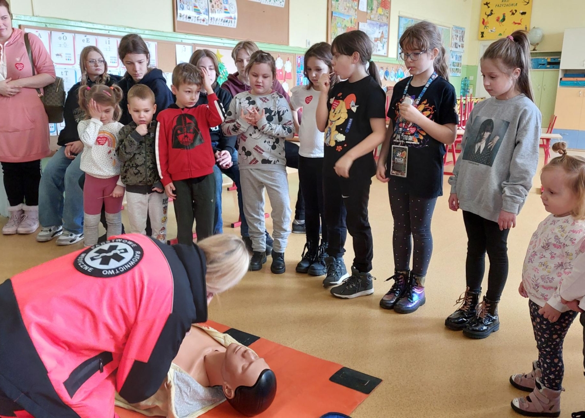 Szkolenie z pierwszej pomocy w sieradzkim sztabie WOŚP