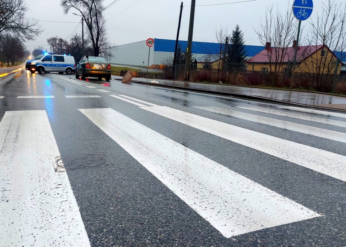 Rawa Mazowiecka: 59-latek potrącił dwie kobiety na przejściu dla pieszych. Jedna z nich zmarła 1 Rawa Mazowiecka: 59-latek potrącił dwie kobiety na przejściu dla pieszych. Jedna z nich zmarła