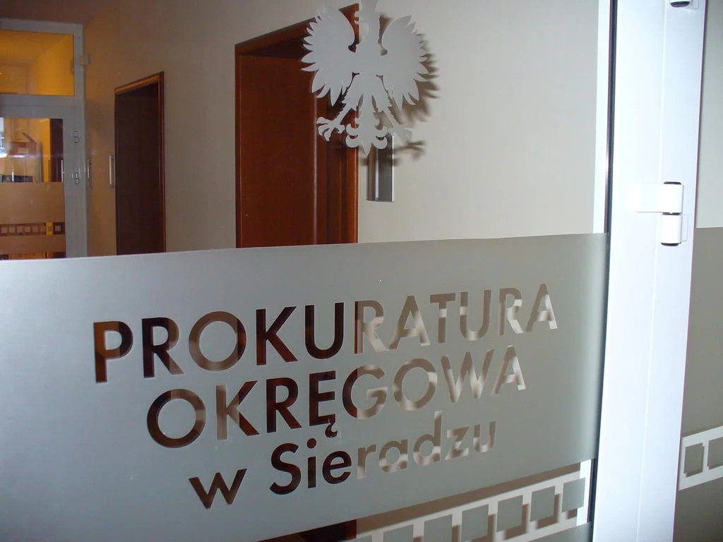 Ugodził nożem kobietę podczas domowej awantury. 29-latek usłyszał zarzut zabójstwa 1 Prokuratura Okręgowa w Sieradzu. Foto: Radio Łódź