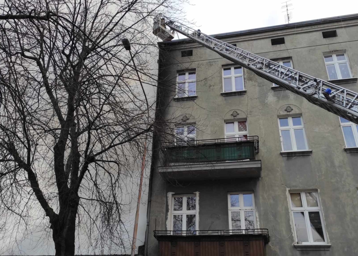 Pożar przy Dowborczyków 24. W akcji gaśniczej bierze udział ponad 30 strażaków [ZDJĘCIA+WIDEO]