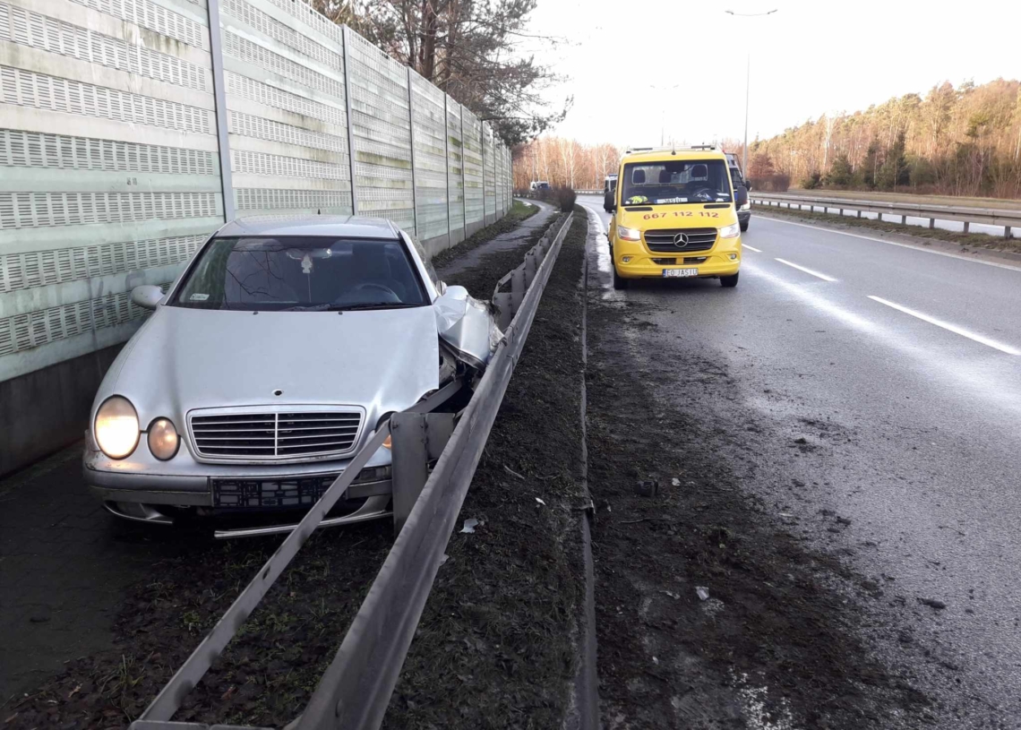 Piotrków. Spowodował 4 kolizje i uciekł