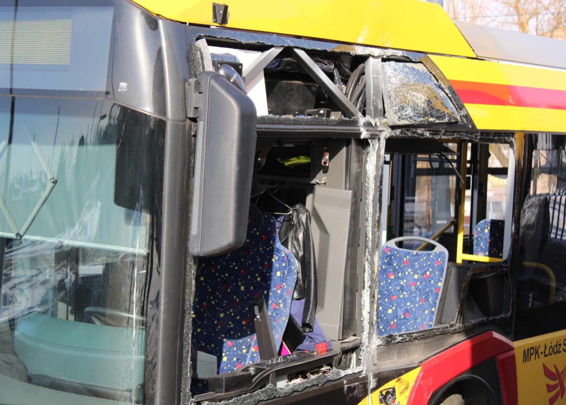 Zderzenie autobusów na pętli Retkinia