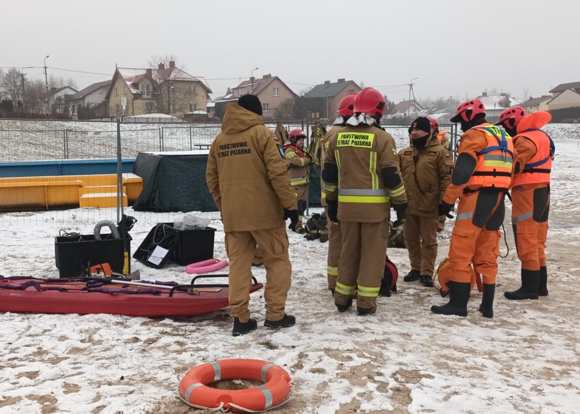 Ćwiczenia z ratownictwa lodowego w Skierniewicach