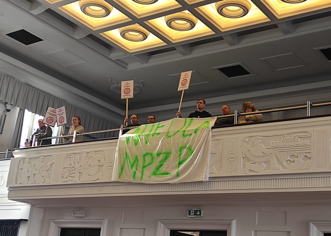 Protest mieszkańców osiedla Andrzejów na sesji Rady Miejskiej w Łodzi