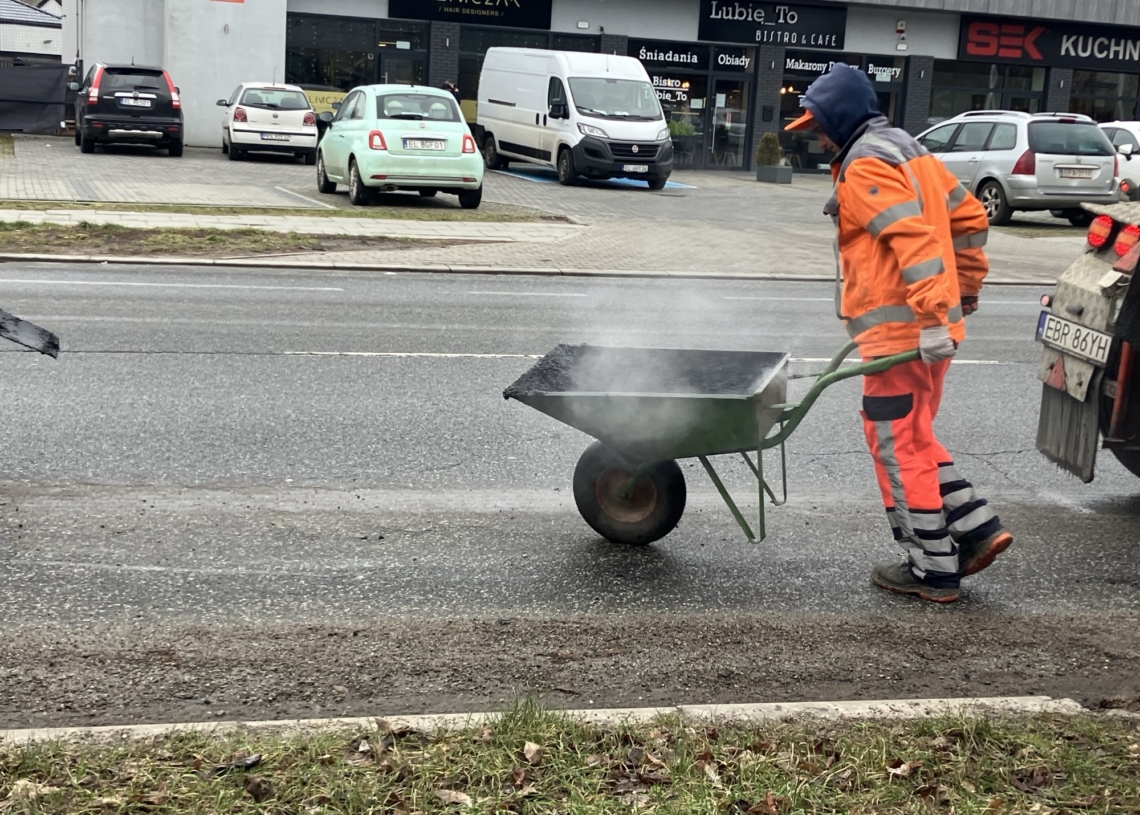 W Łodzi rozpoczęło się łatanie ulic. Inspektorzy ZDiT mają sprawdzać stan dróg w każdej dzielnicy co drugi dzień