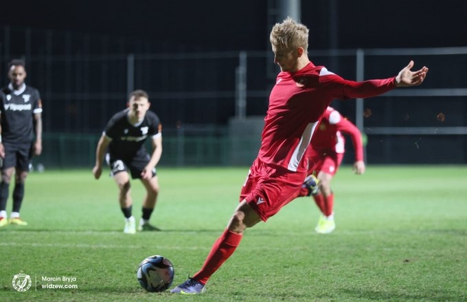 4 bramki i 3 czerwone kartki. Widzew na remis w sparingu