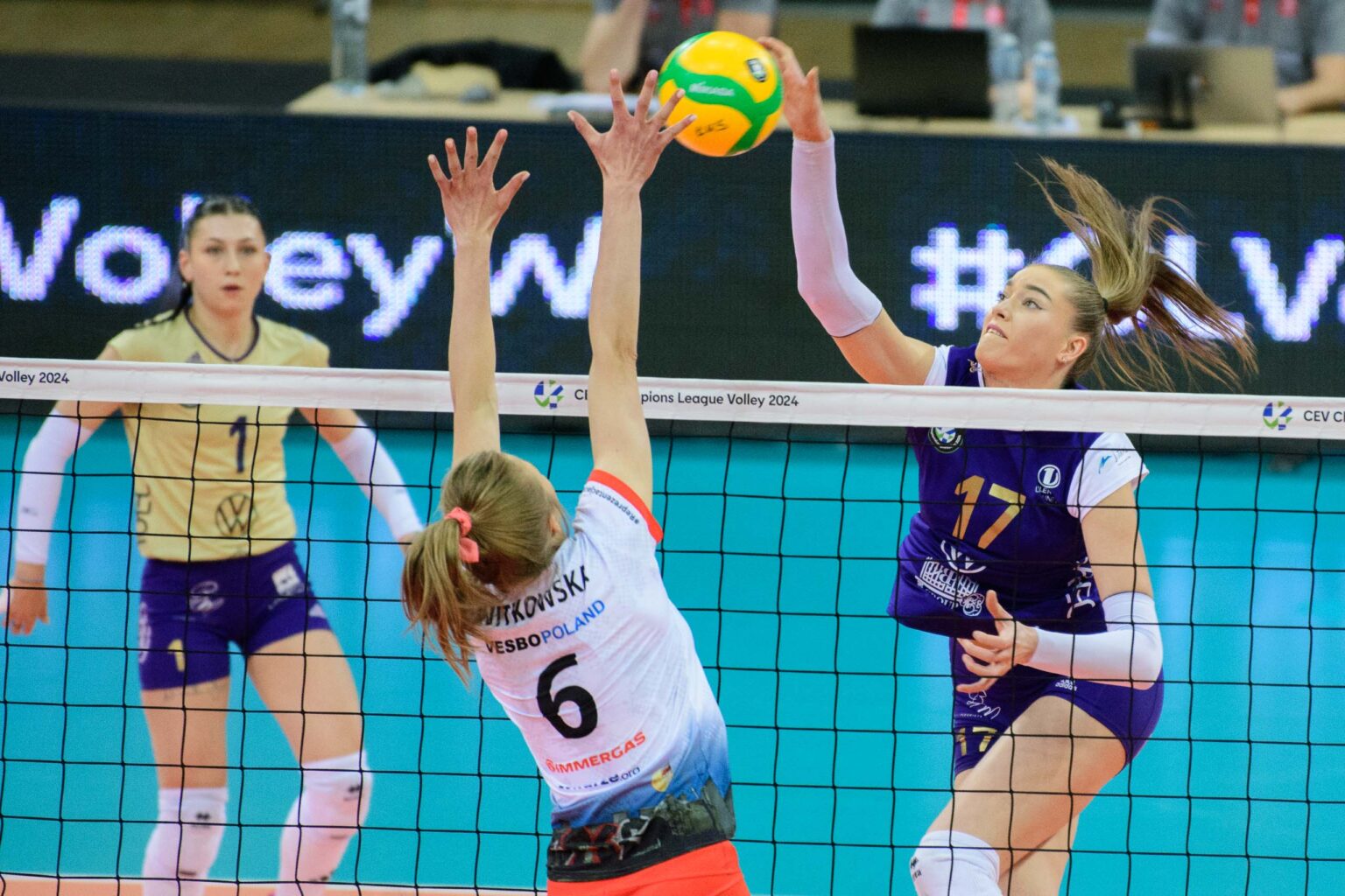 LKS Commercecon Lodz vs Volero Le Cannet.45