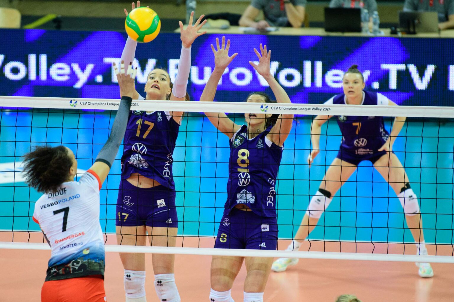 LKS Commercecon Lodz vs Volero Le Cannet.47