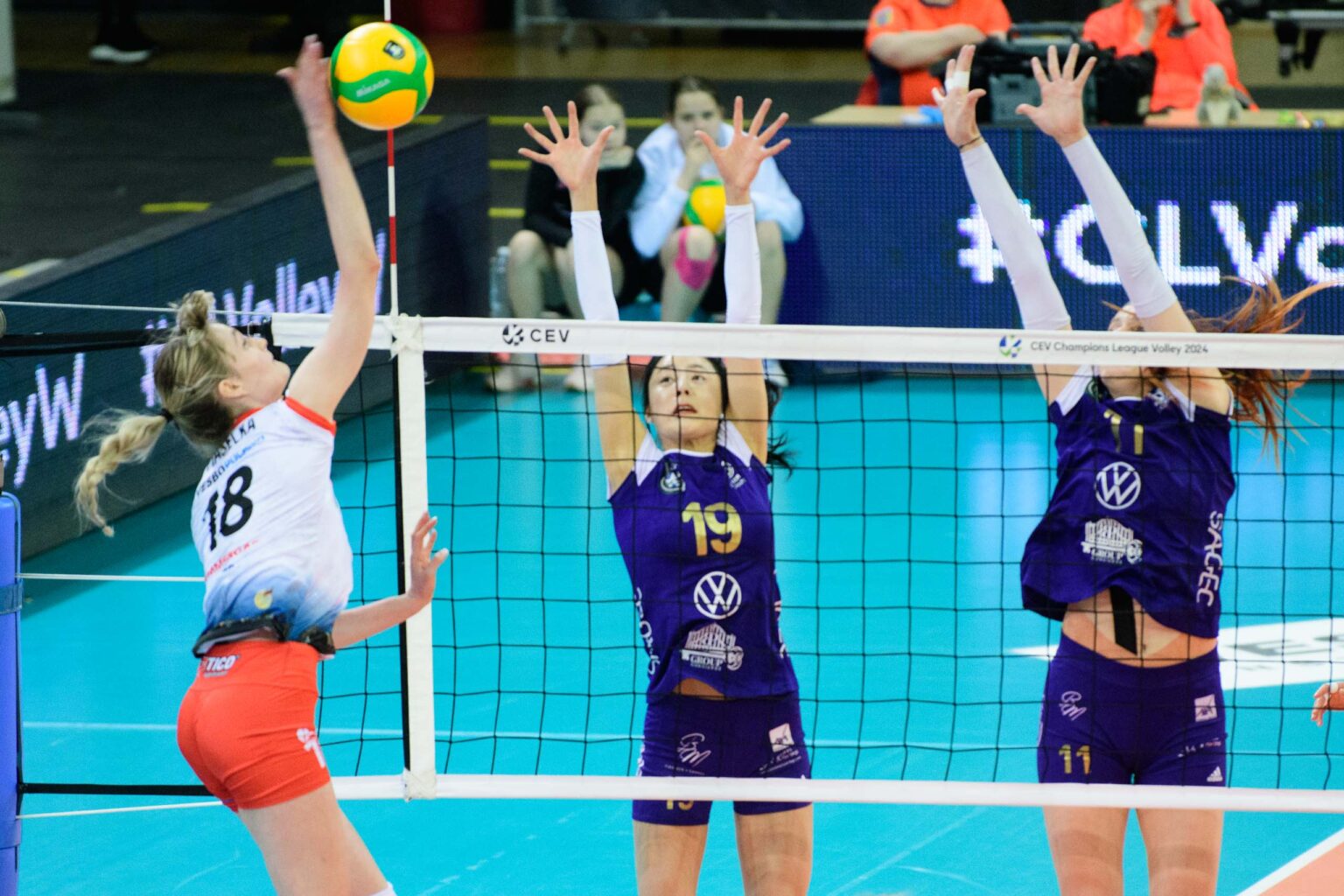 LKS Commercecon Lodz vs Volero Le Cannet.54