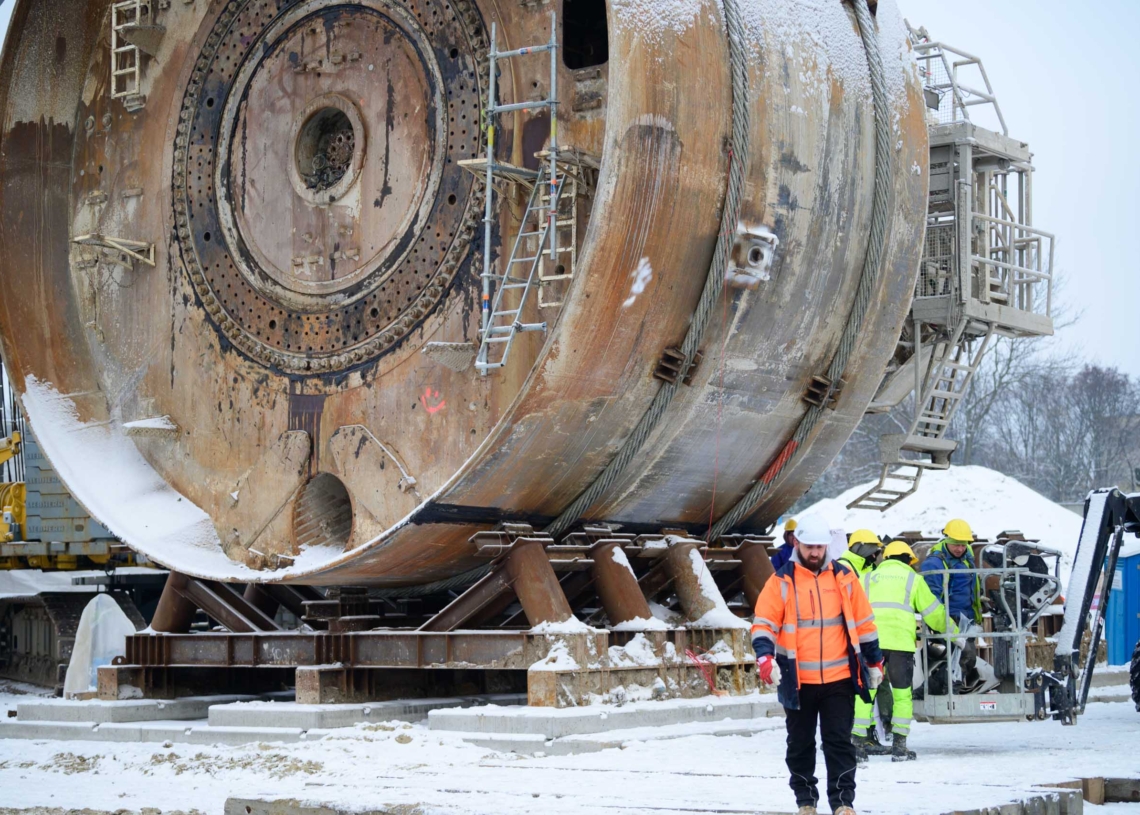 Koniec pracy dla Faustyny. Tarcza drążąca tunel kolejowy pod Łodzią wydobyta na powierzchnię 1 Budowa tunelu średnicowego w Łodzi. Tarcza TBM gotowa do przeniesienia