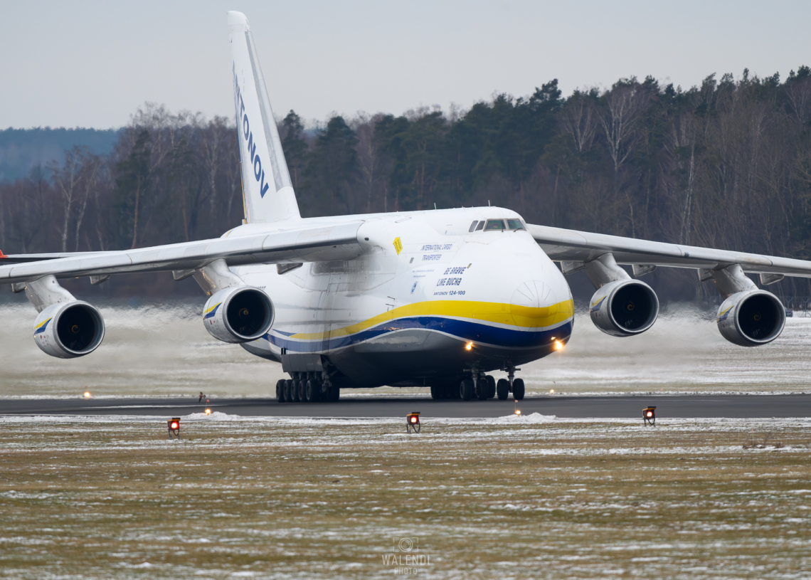 AN-124 Rusłan wylądował w Łodzi