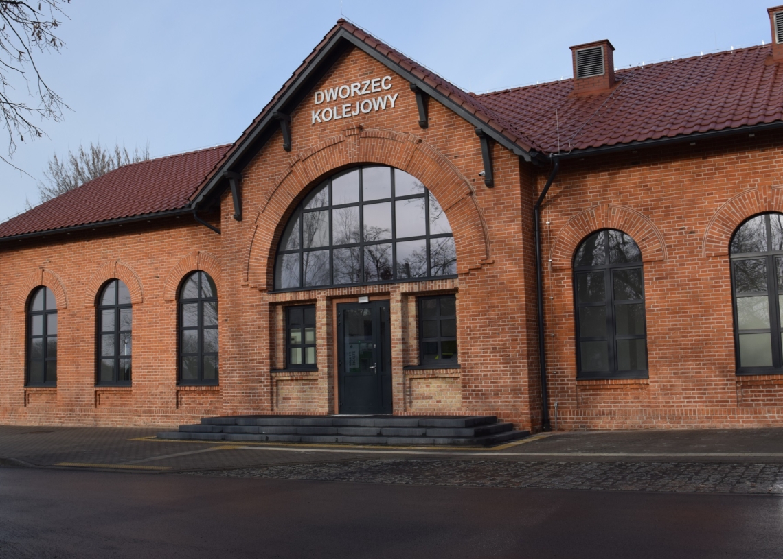 Odnowiony dworzec kolejowy w Zduńskiej Woli